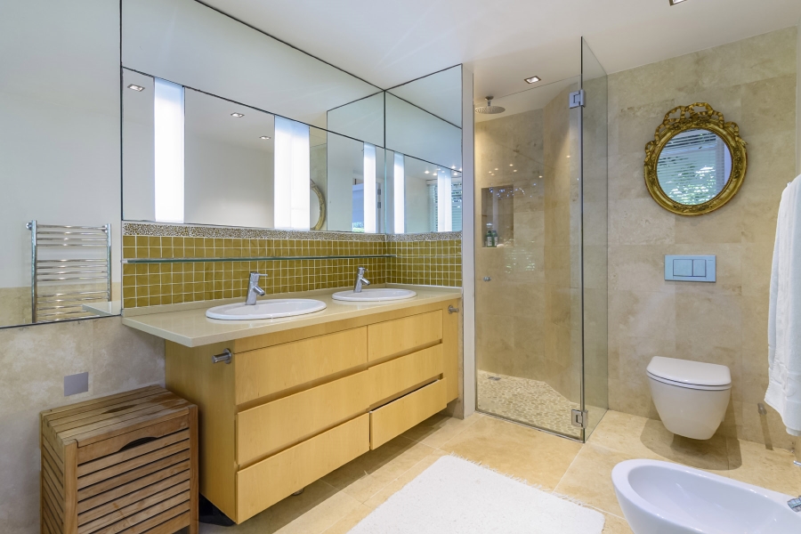 5 Bedroom Property for Sale in Constantia Western Cape